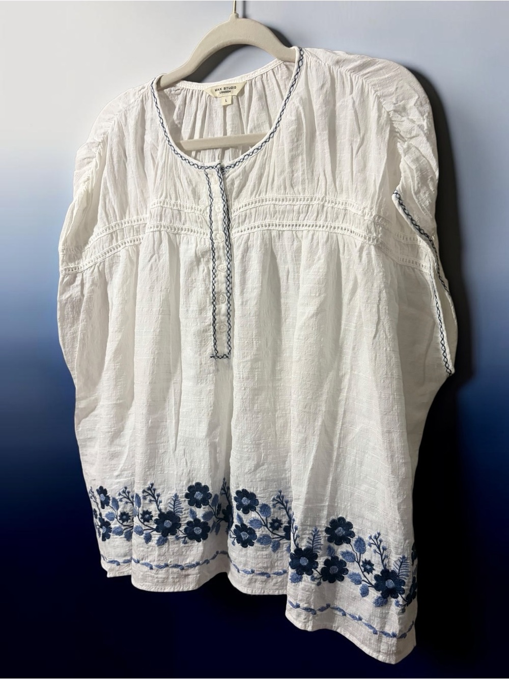 Max Studio White Embroidered Short Sleeved Top Like New
